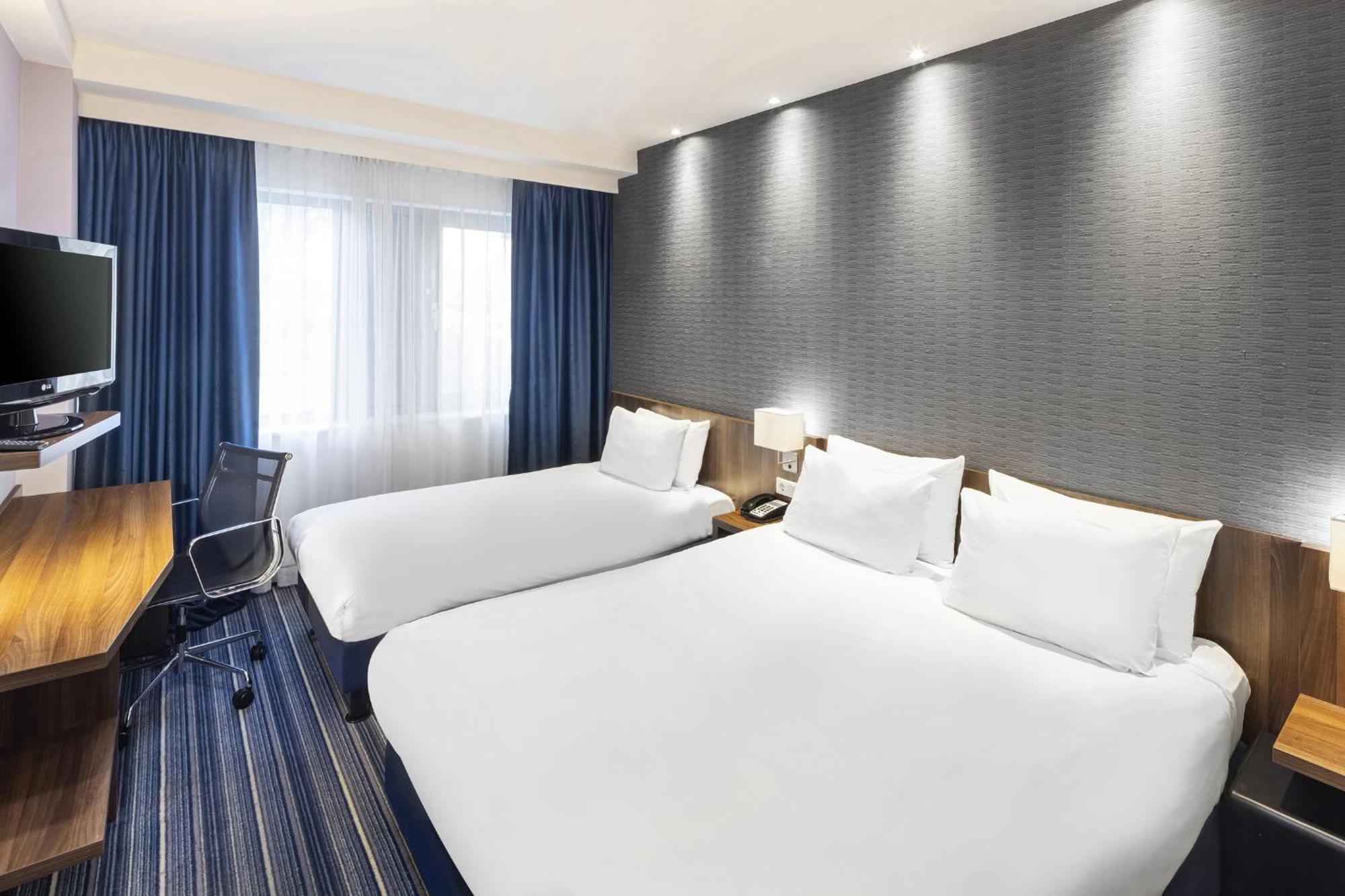 Holiday Inn Express Amsterdam Arena Towers By Ihg Exterior foto